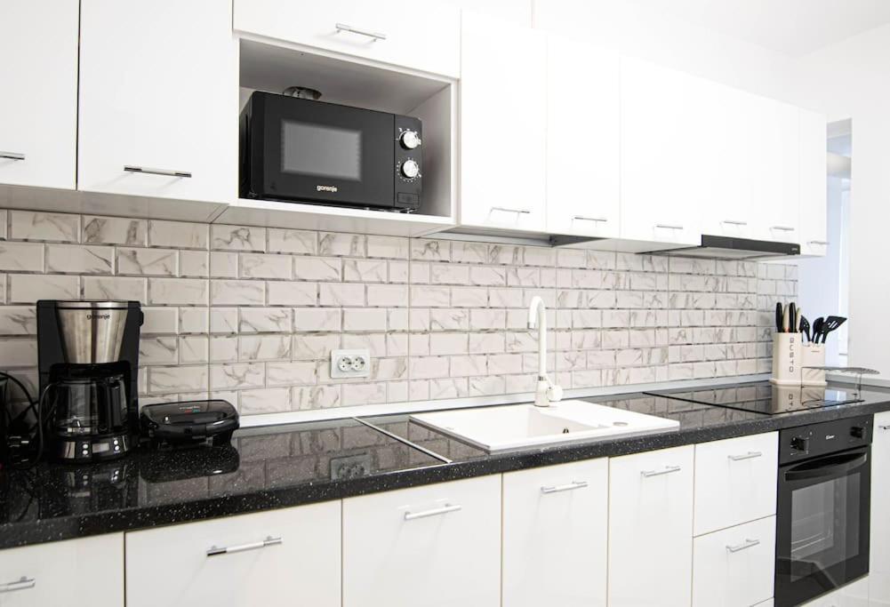 Ultra Central Luxury 3Br 2Bath Apt & Amazing Views Bucureşti Ngoại thất bức ảnh