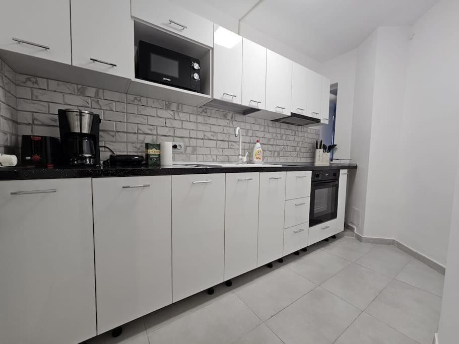 Ultra Central Luxury 3Br 2Bath Apt & Amazing Views Bucureşti Ngoại thất bức ảnh
