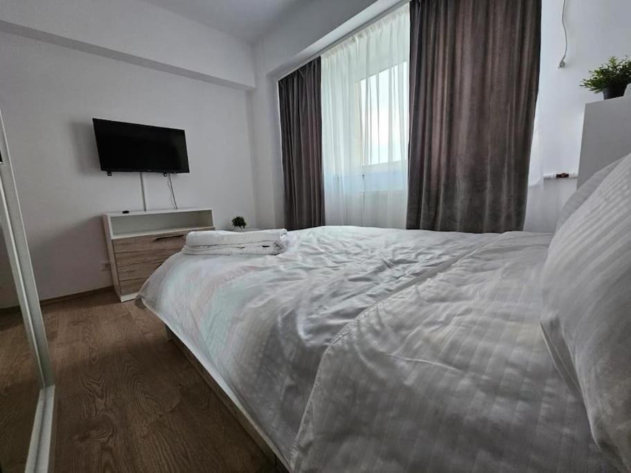 Ultra Central Luxury 3Br 2Bath Apt & Amazing Views Bucureşti Ngoại thất bức ảnh