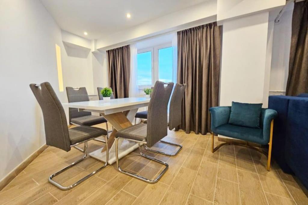 Ultra Central Luxury 3Br 2Bath Apt & Amazing Views Bucureşti Ngoại thất bức ảnh