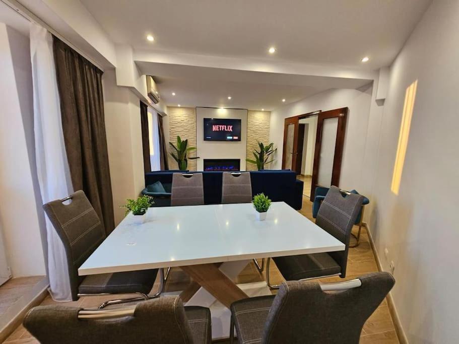 Ultra Central Luxury 3Br 2Bath Apt & Amazing Views Bucureşti Ngoại thất bức ảnh