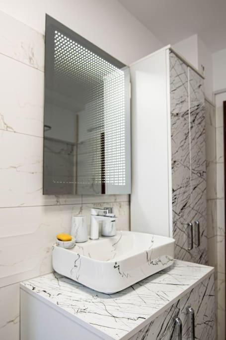 Ultra Central Luxury 3Br 2Bath Apt & Amazing Views Bucureşti Ngoại thất bức ảnh